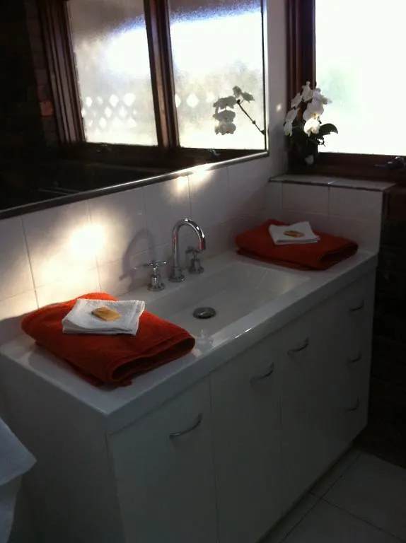 Mccarthy Lake House Guest House Maleny