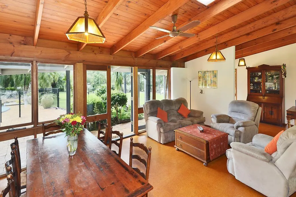 Mccarthy Lake House Guest House Maleny